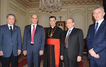 el patriarca maronita con los lideres cristianos en libano